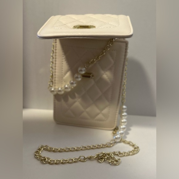 🤍✨ Cream Quilted Crossbody • Pearl Handle & Gold Chain • New Mini Chic Purse ✨ - Picture 2 of 7